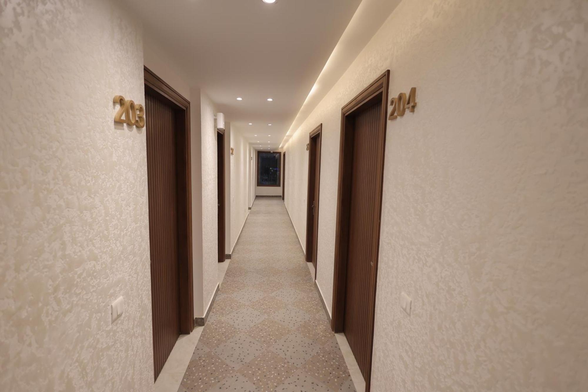 Hotel Regal Palm ムラーダーバード エクステリア 写真