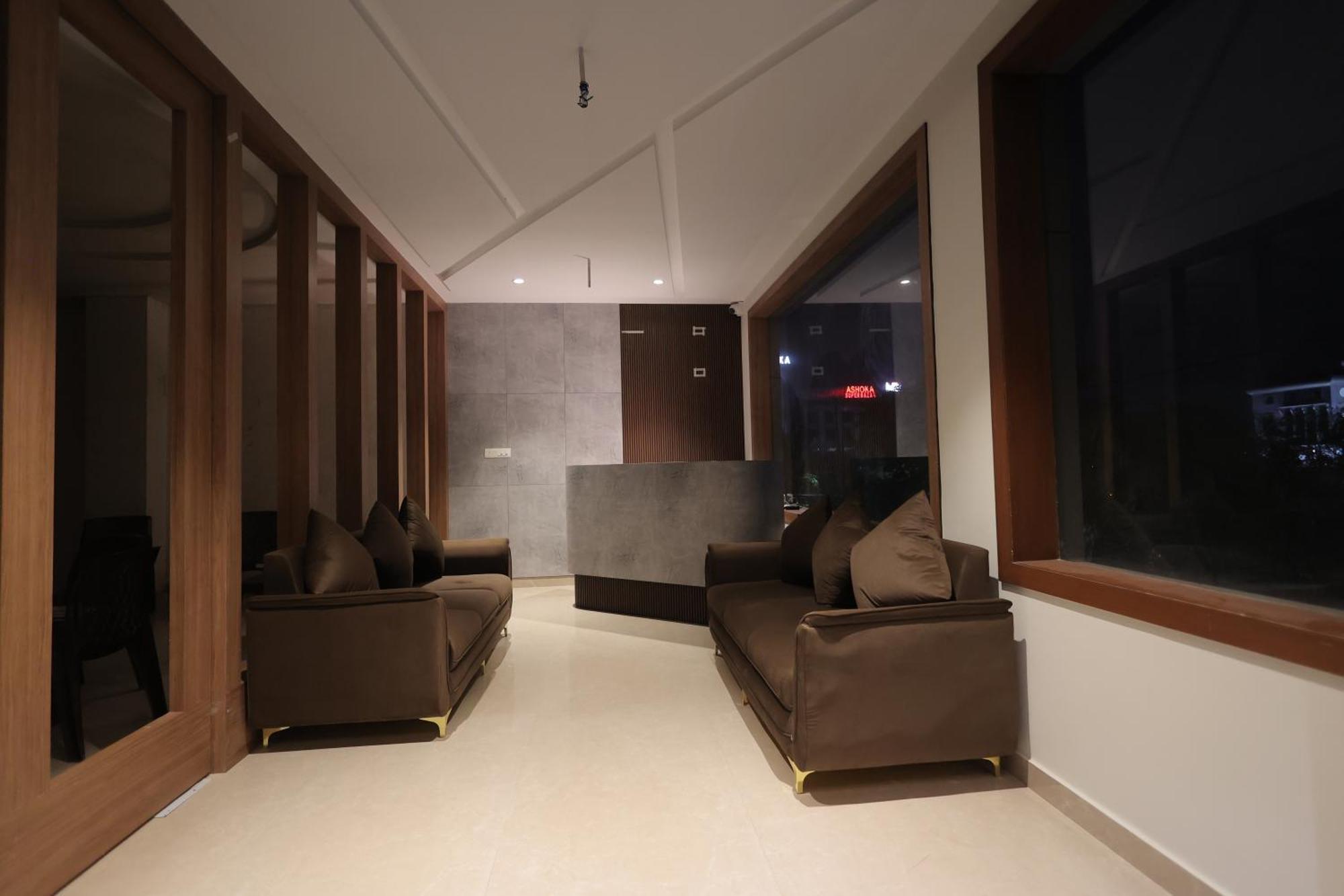 Hotel Regal Palm ムラーダーバード エクステリア 写真